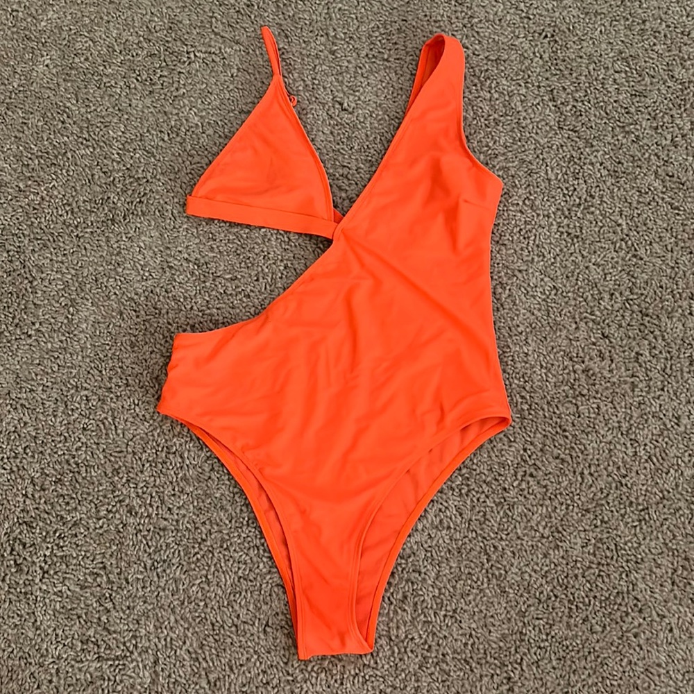 Kai one piece tangerine size large